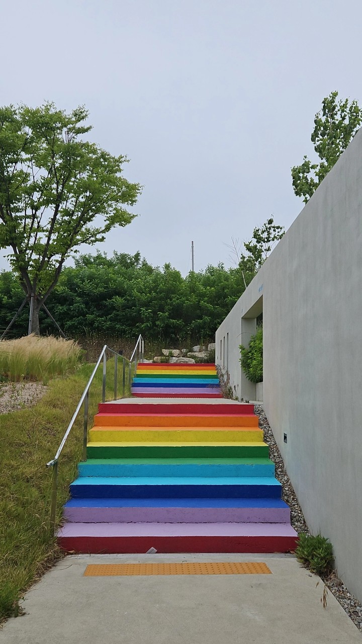 레드 인 블루 이미지 5