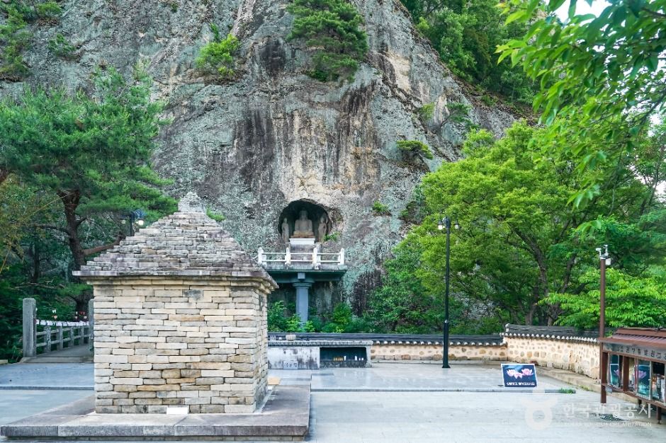 군위 아미타여래삼존 석굴 이미지 3