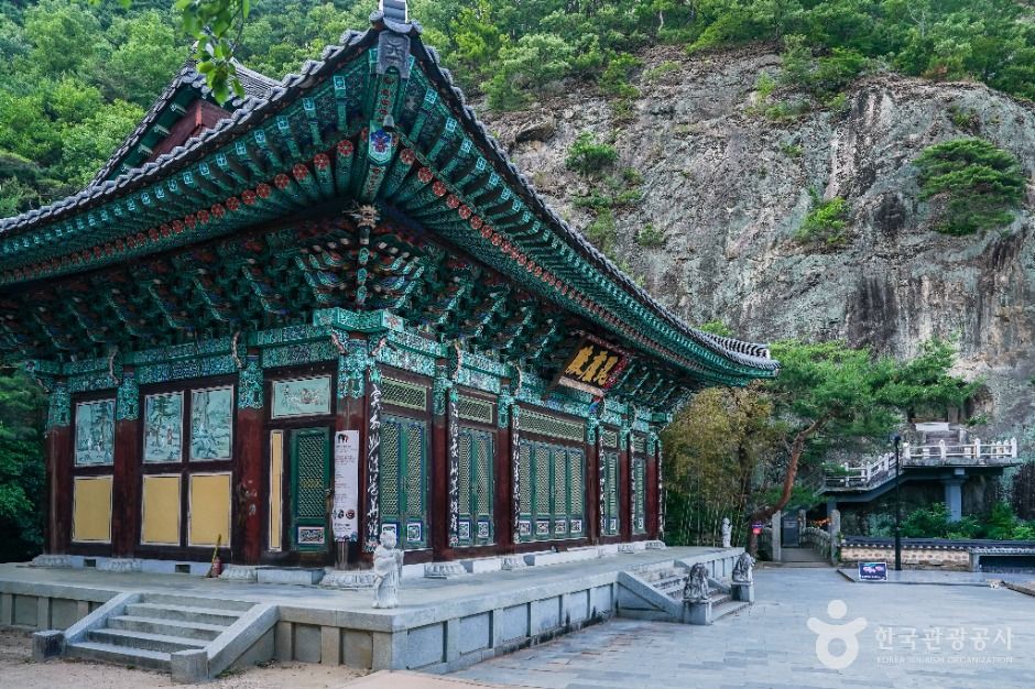 군위 아미타여래삼존 석굴 이미지 2