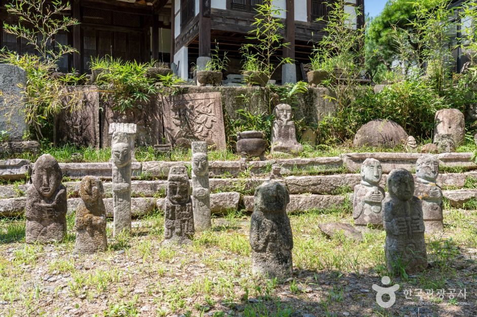 박물관 얼굴 이미지 2